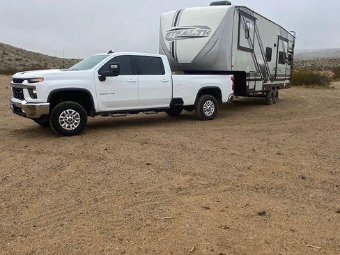 Used 2022 Chevrolet Silverado 2500 LT w/ Convenience Package image 2