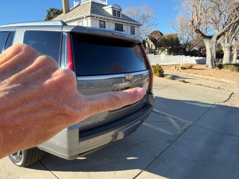 Used 2018 Cadillac Escalade Luxury image 19