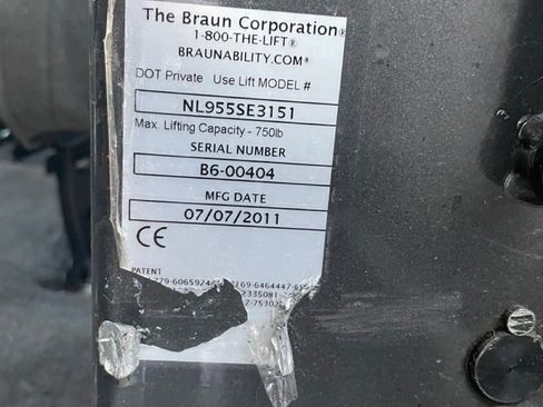 Used 2011 GMC Savana 2500 LT w/ LT Preferred Equipment Group image 21