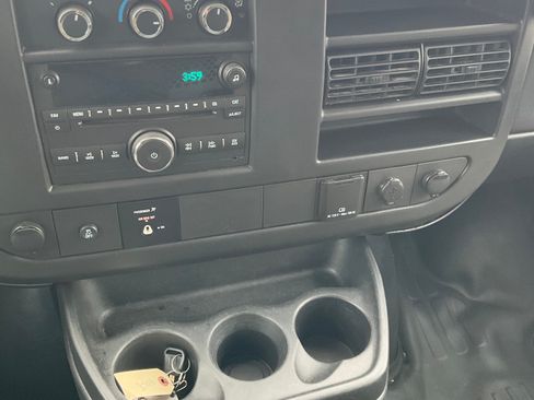 Used 2015 Chevrolet Express 2500 image 16