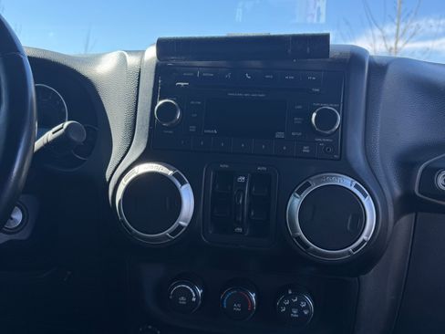 Used 2014 Jeep Wrangler Unlimited Sport image 9