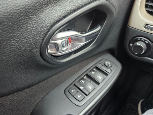 Used 2016 Jeep Cherokee Sport w/ Cold Weather Group image 29