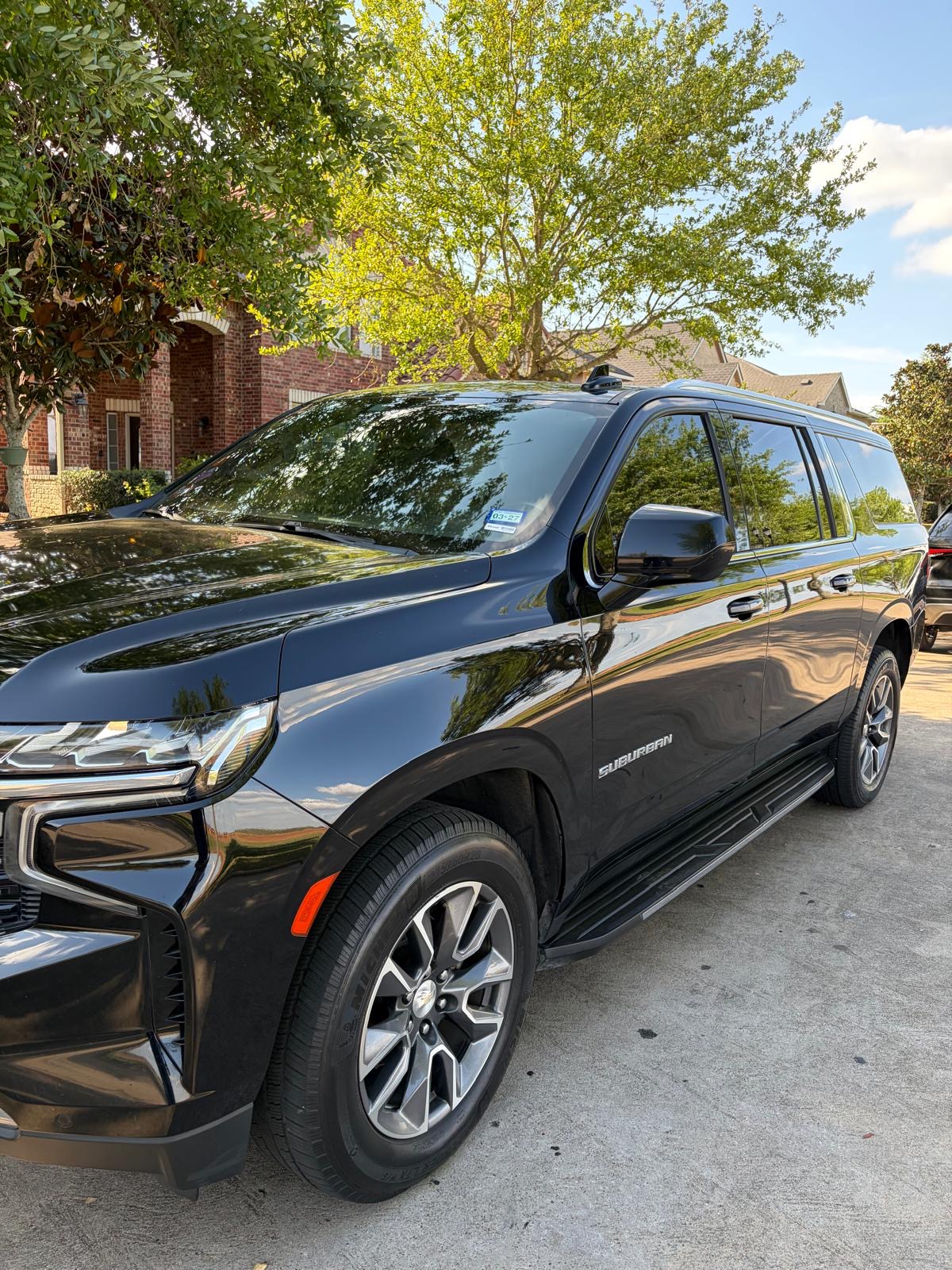 Used 2022 Chevrolet Suburban LT RWD image 1