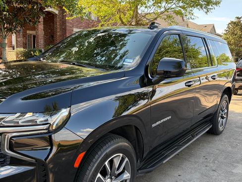 Used 2022 Chevrolet Suburban LT RWD image 1