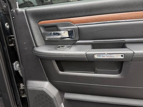 Used 2014 RAM 1500 Laramie w/ Convenience Group image 8