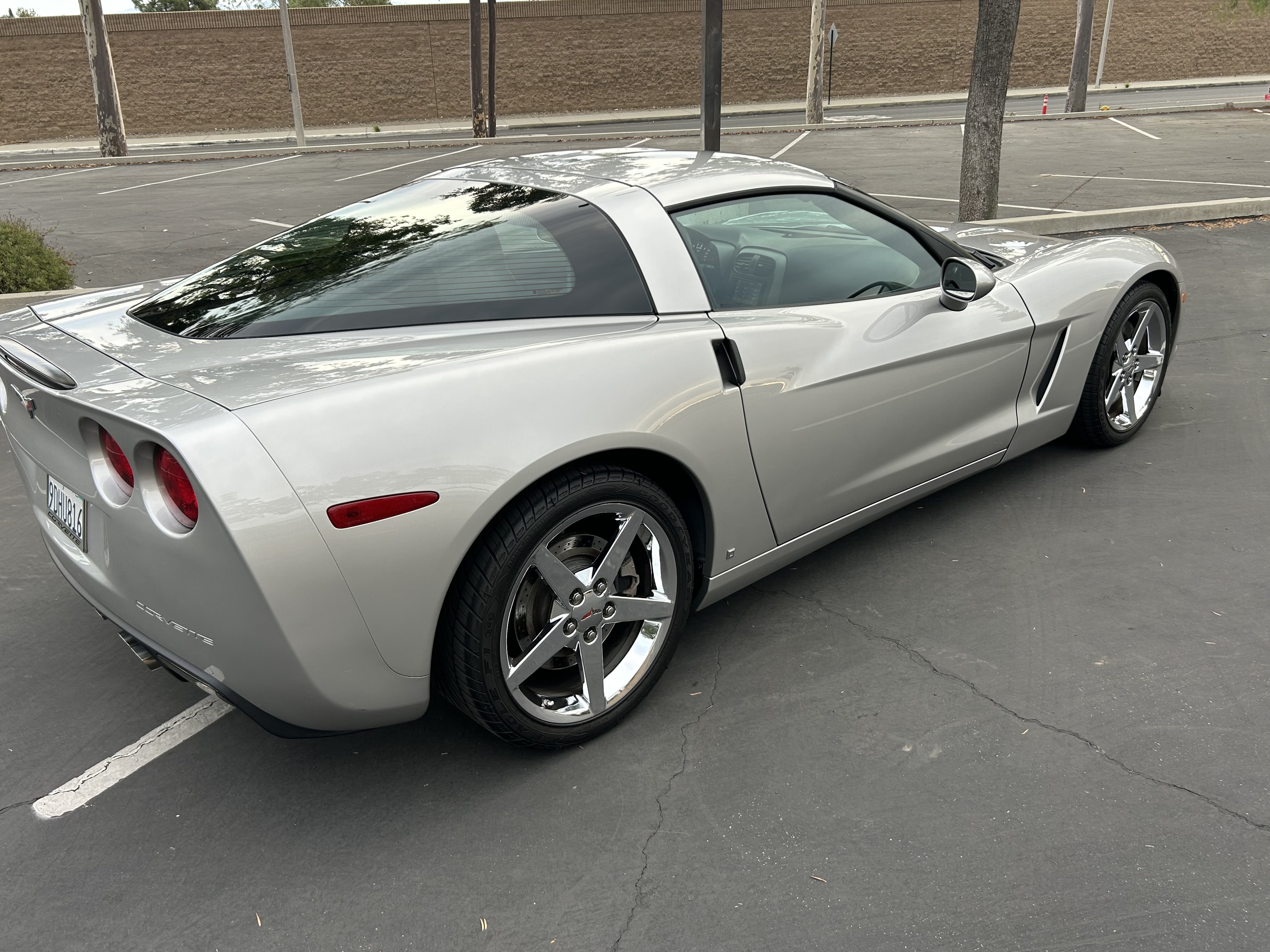 Used 2007 Chevrolet Corvette Coupe w/ Preferred Equipment Group RWD image 4