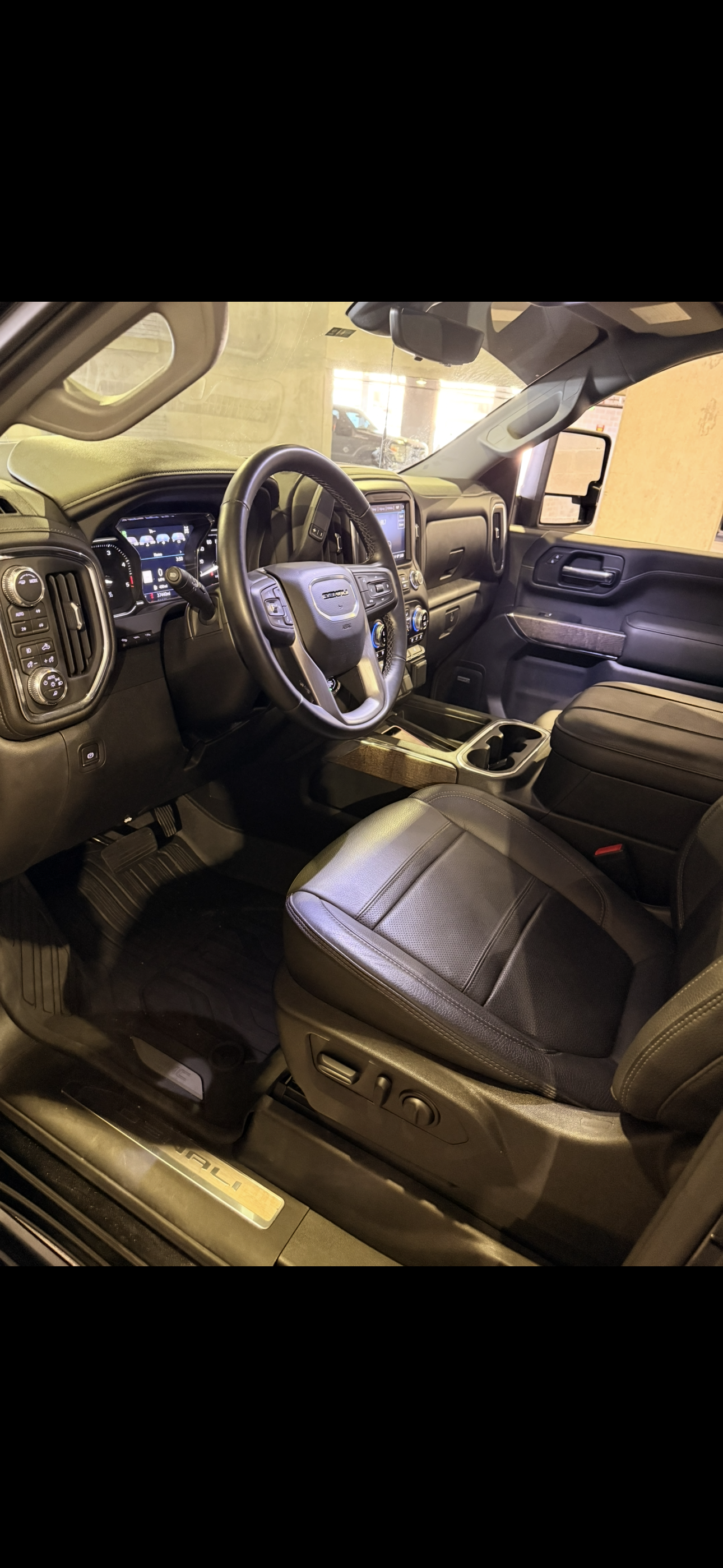 Used 2023 GMC Sierra 3500 Denali w/ Denali Ultimate Package AWD/4WD image 17