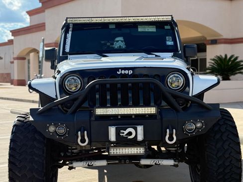 Used 2011 Jeep Wrangler Unlimited Sahara w/ Connectivity Group image 4