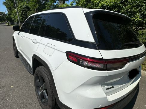 Used 2024 Jeep Grand Cherokee Limited w/ Luxury Tech Group II image 9