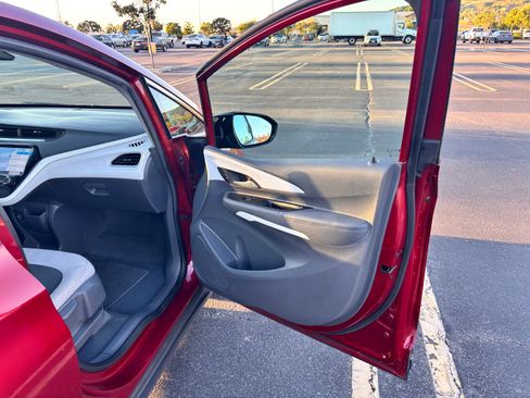 Used 2020 Chevrolet Bolt LT image 23