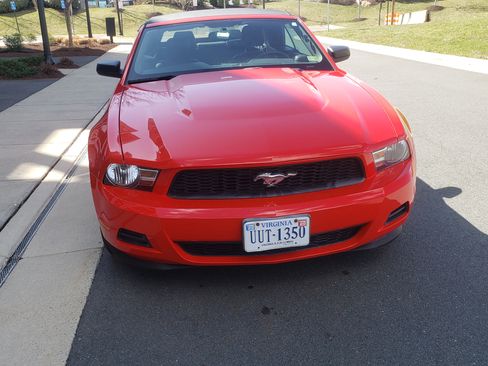 Used 2012 Ford Mustang Premium image 2