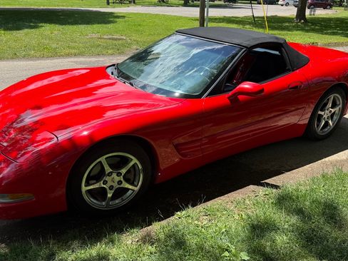 Used 2000 Chevrolet Corvette Convertible w/ Memory Pkg RWD image 19