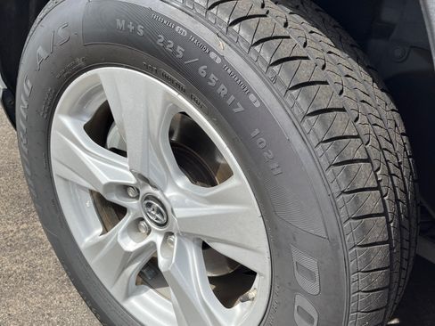 Used 2020 Toyota RAV4 LE w/ Carpet Mat Package image 11