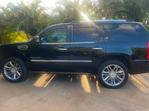 Used 2013 Cadillac Escalade Platinum image 4