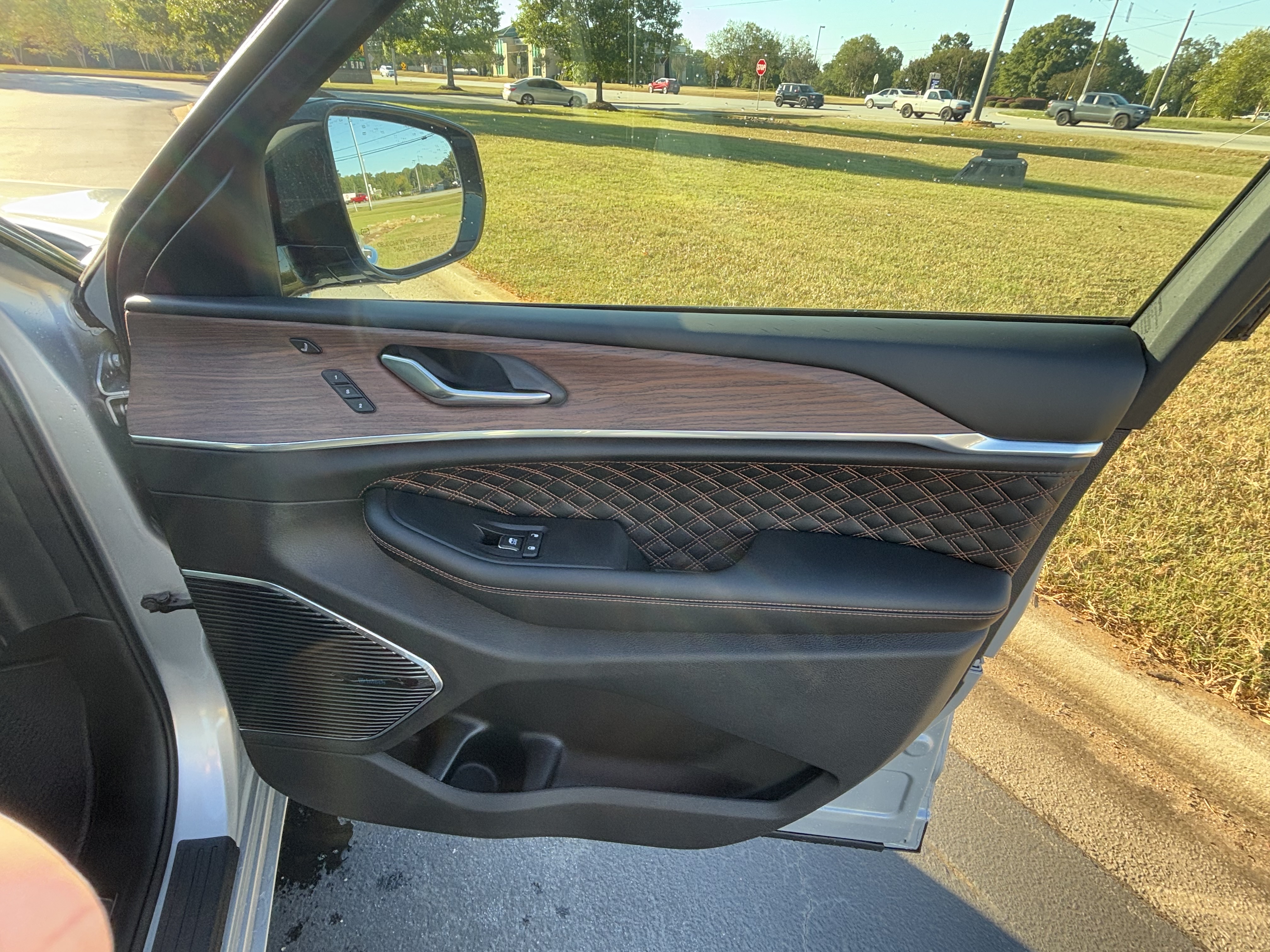 Used 2025 Jeep Grand Cherokee Summit w/ Adv Protech Group IV AWD/4WD image 14
