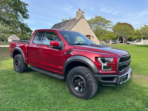 Used 2017 Ford F150 Raptor w/ Equipment Group 802A Luxury image 4