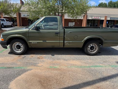Used 2001 Chevrolet S10 Pickup 2WD Regular Cab image 4