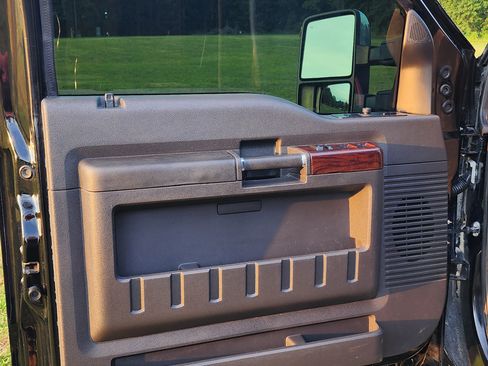 Used 2009 Ford F350 Lariat image 21