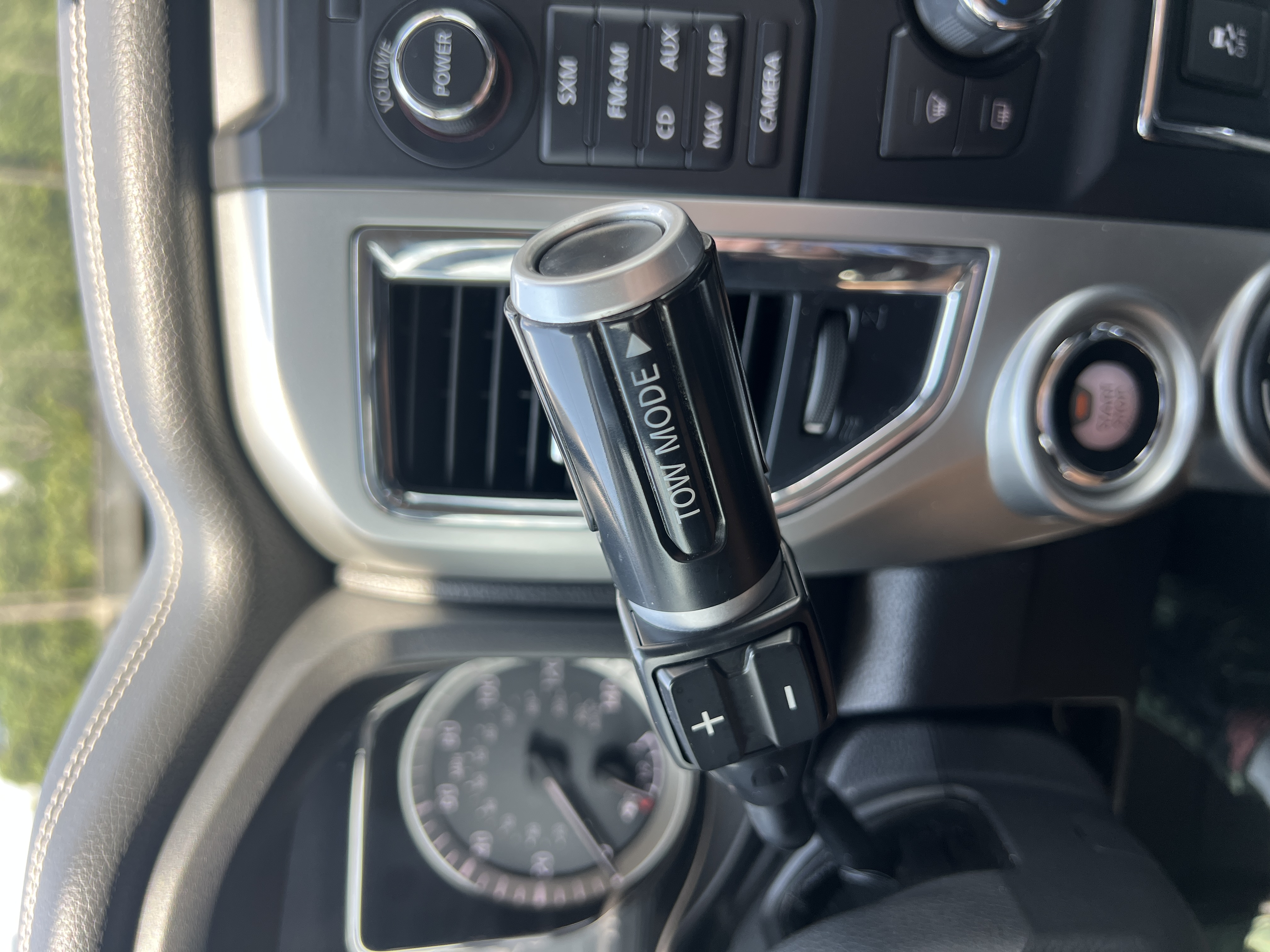 Used 2018 Nissan Titan PRO-4X w/ Pro-4x Convenience Package AWD/4WD image 25