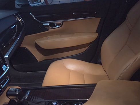Used 2018 Volvo S90 T5 Momentum image 11