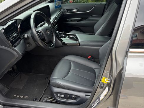 Used 2022 Toyota Mirai w/ Advanced Technology Package RWD image 6