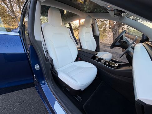 Used 2019 Tesla Model 3 Long Range image 16