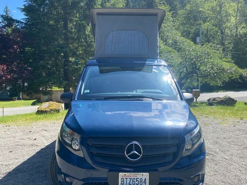 Used 2020 Mercedes-Benz Metris Passenger image 9