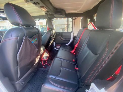 Used 2018 Jeep Wrangler Unlimited Rubicon image 15