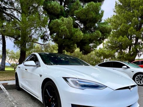 Used 2016 Tesla Model S 60D image 4