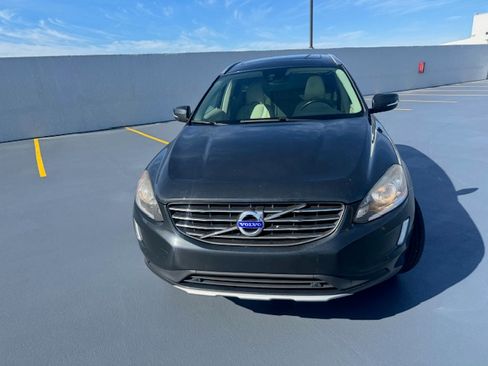 Used 2015 Volvo XC60 T5 Premier w/ Proximity Package image 4