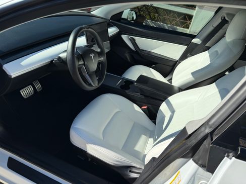 Used 2021 Tesla Model 3 Performance image 10