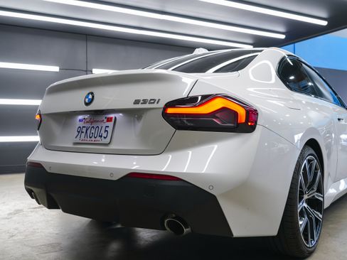 Used 2023 BMW 230i Coupe w/ Convenience Package image 5