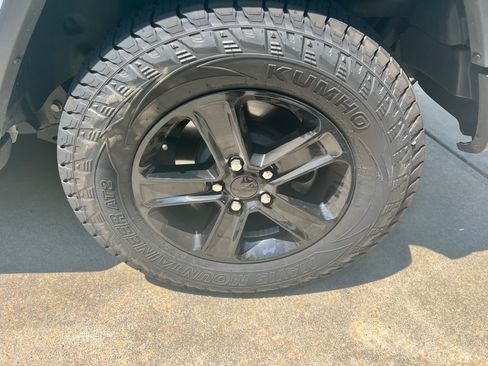 Used 2023 Jeep Wrangler Unlimited Sahara AWD/4WD image 13