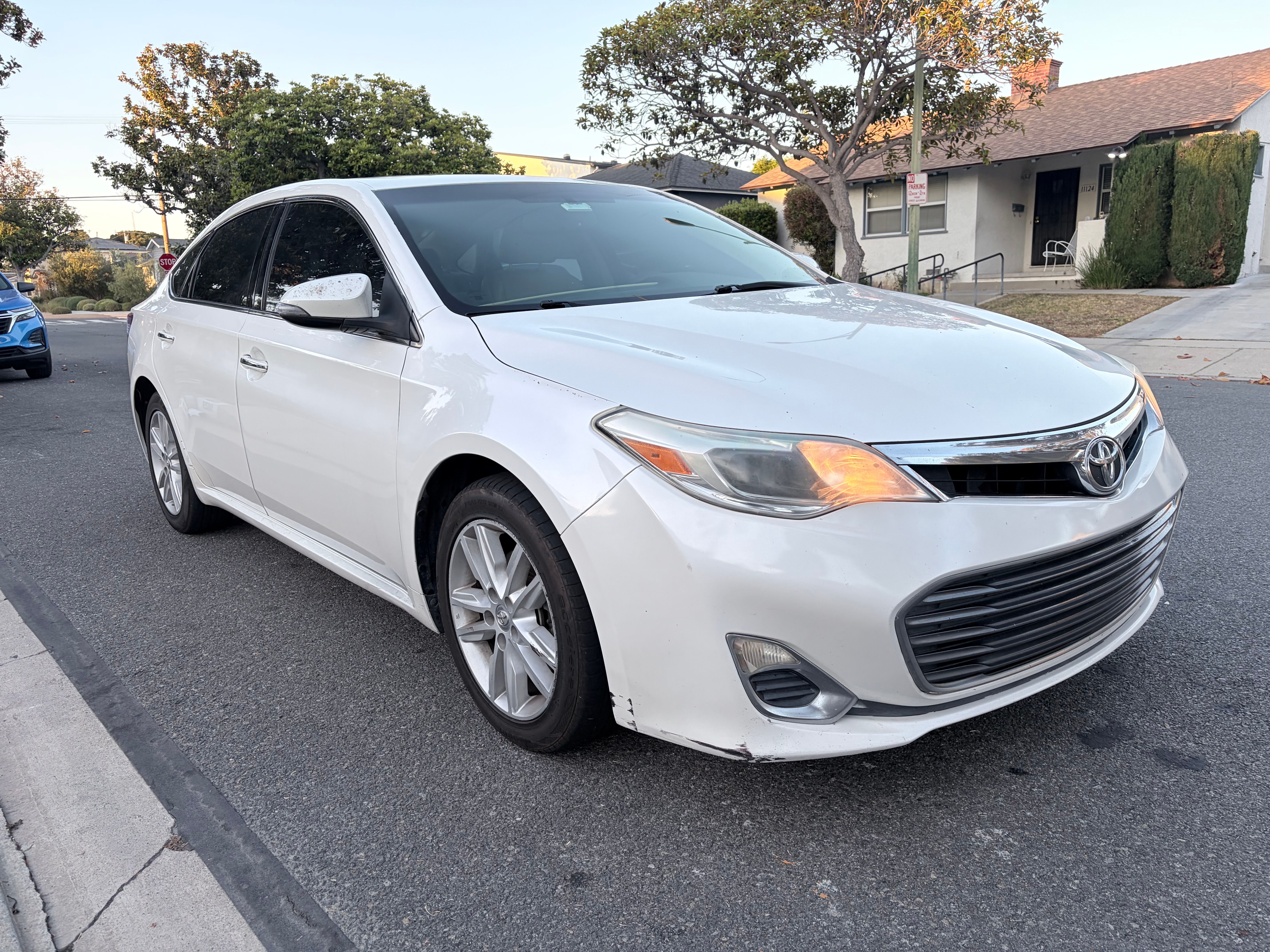 Used 2015 Toyota Avalon XLE Premium FWD image 4