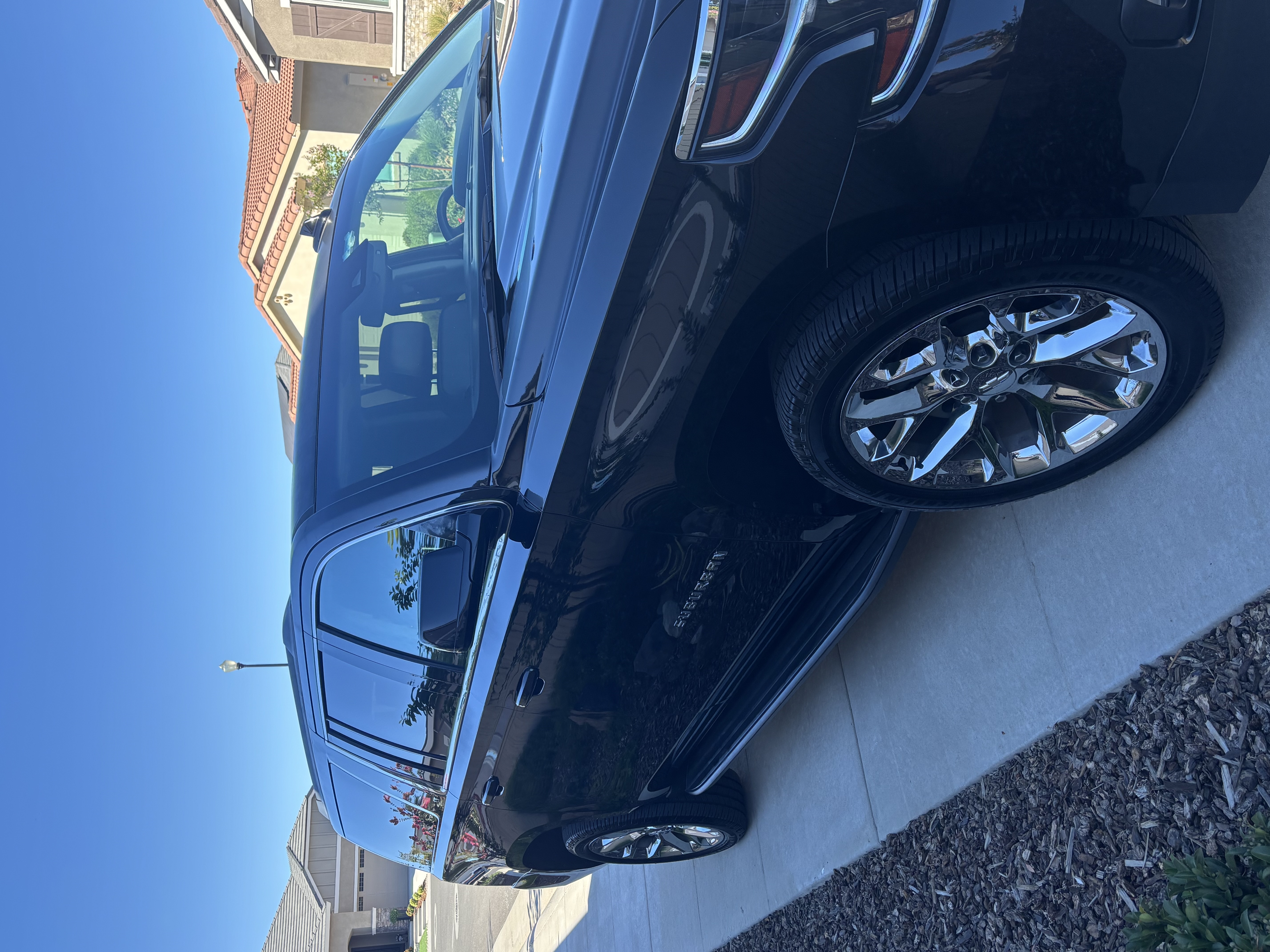 Used 2018 Chevrolet Suburban LT AWD/4WD image 2