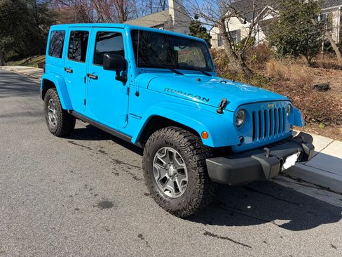 Used 2018 Jeep Wrangler Unlimited Rubicon w/ Connectivity Group image 2