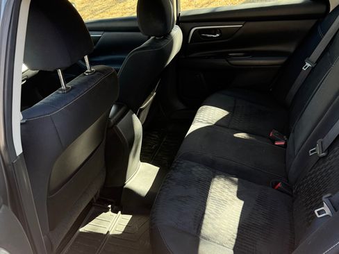 Used 2018 Nissan Altima 2.5 SV image 2