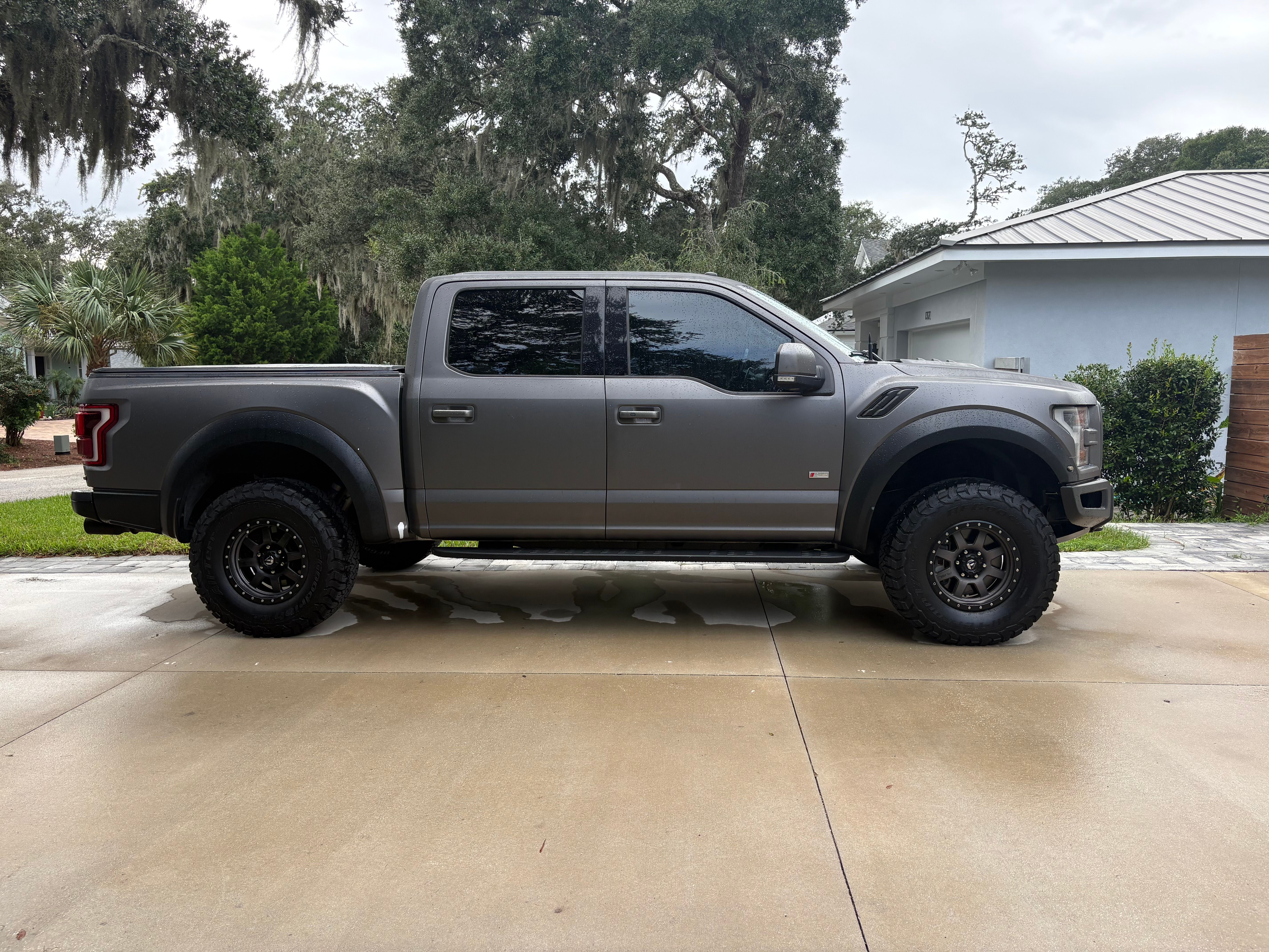 Used 2017 Ford F150 Raptor w/ Equipment Group 802A Luxury AWD/4WD image 8