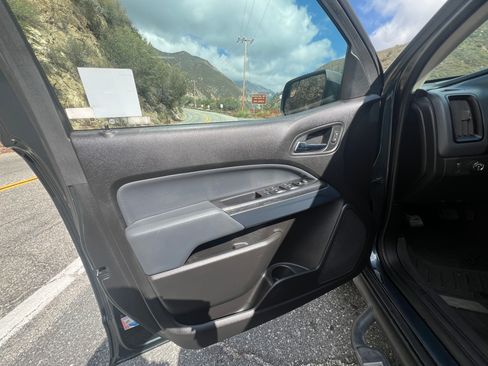 Used 2017 Chevrolet Colorado Z71 image 11