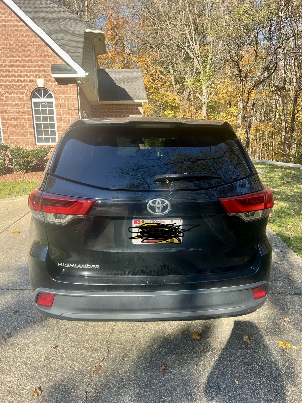 Used 2019 Toyota Highlander LE FWD image 1