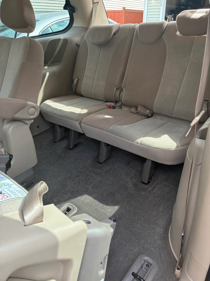 Used 2014 Kia Sedona LX FWD image 15