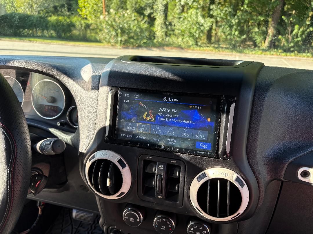 Used 2012 Jeep Wrangler Unlimited Sahara AWD/4WD image 6