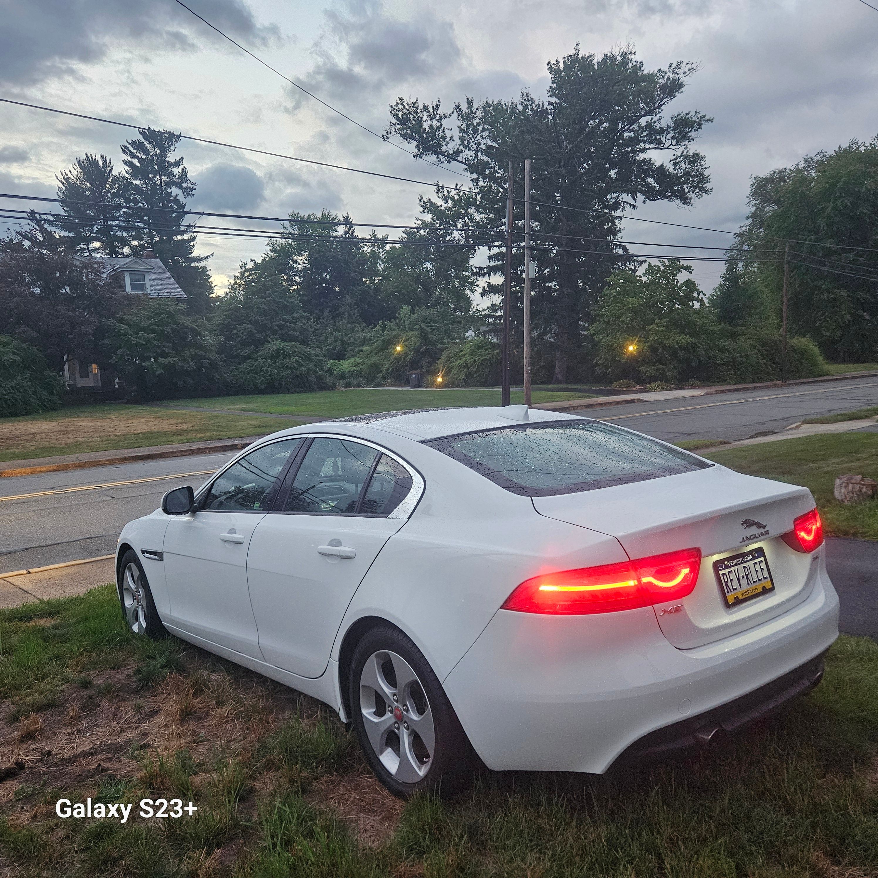 Used 2018 Jaguar XE RWD image 11