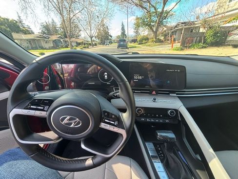 Used 2023 Hyundai Elantra Limited w/ Cargo Package image 9