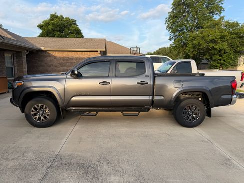 Used 2023 Toyota Tacoma SR5 RWD image 8