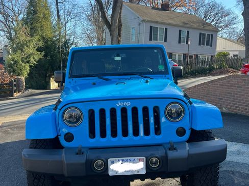 Used 2018 Jeep Wrangler Unlimited Rubicon w/ Connectivity Group image 2