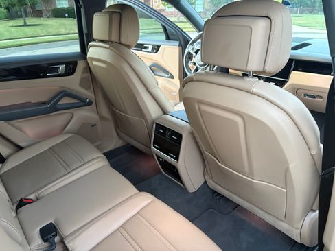 Used 2020 Porsche Cayenne S AWD/4WD image 21