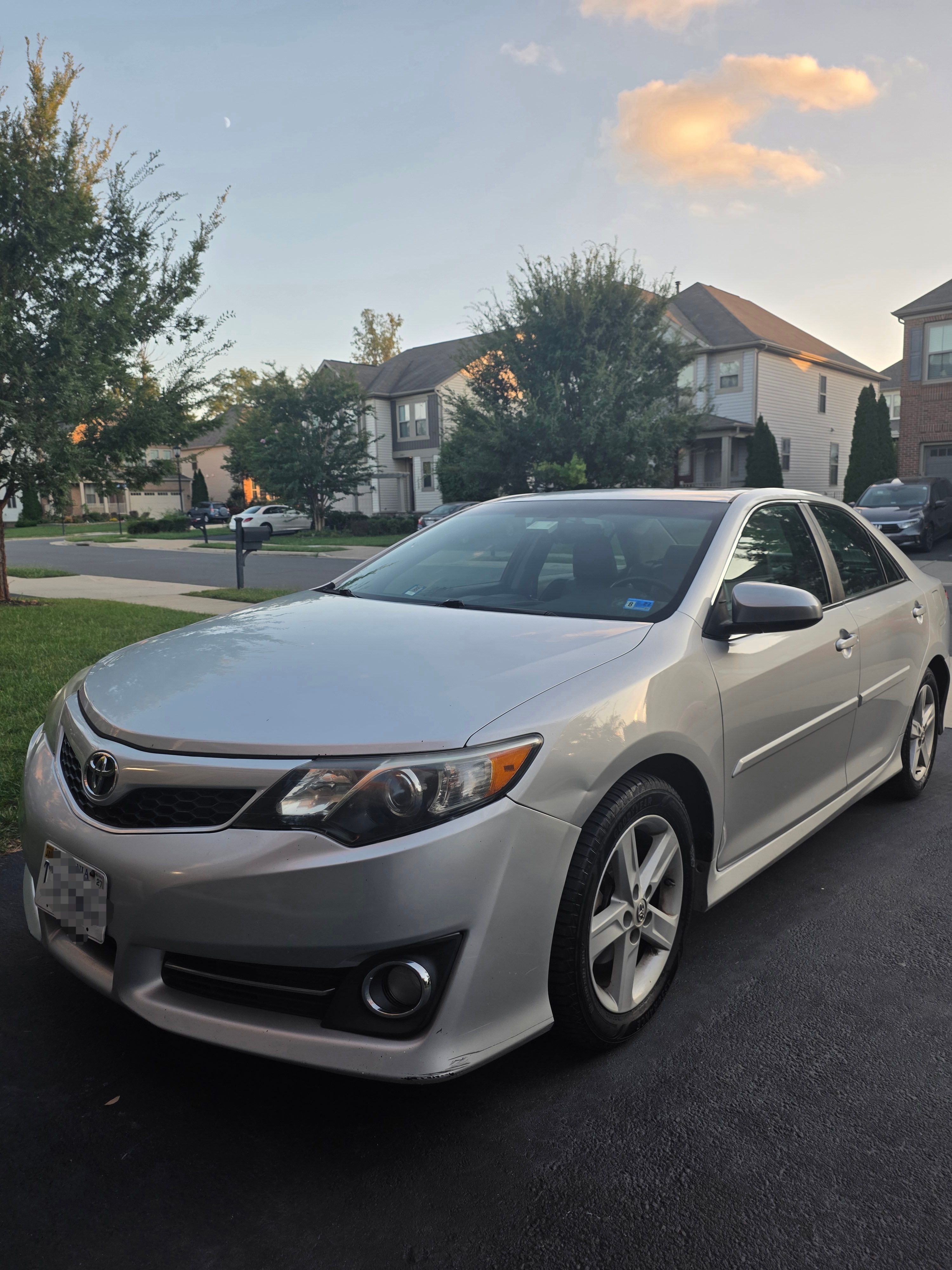 Used 2013 Toyota Camry SE w/ Leather Pkg FWD image 1