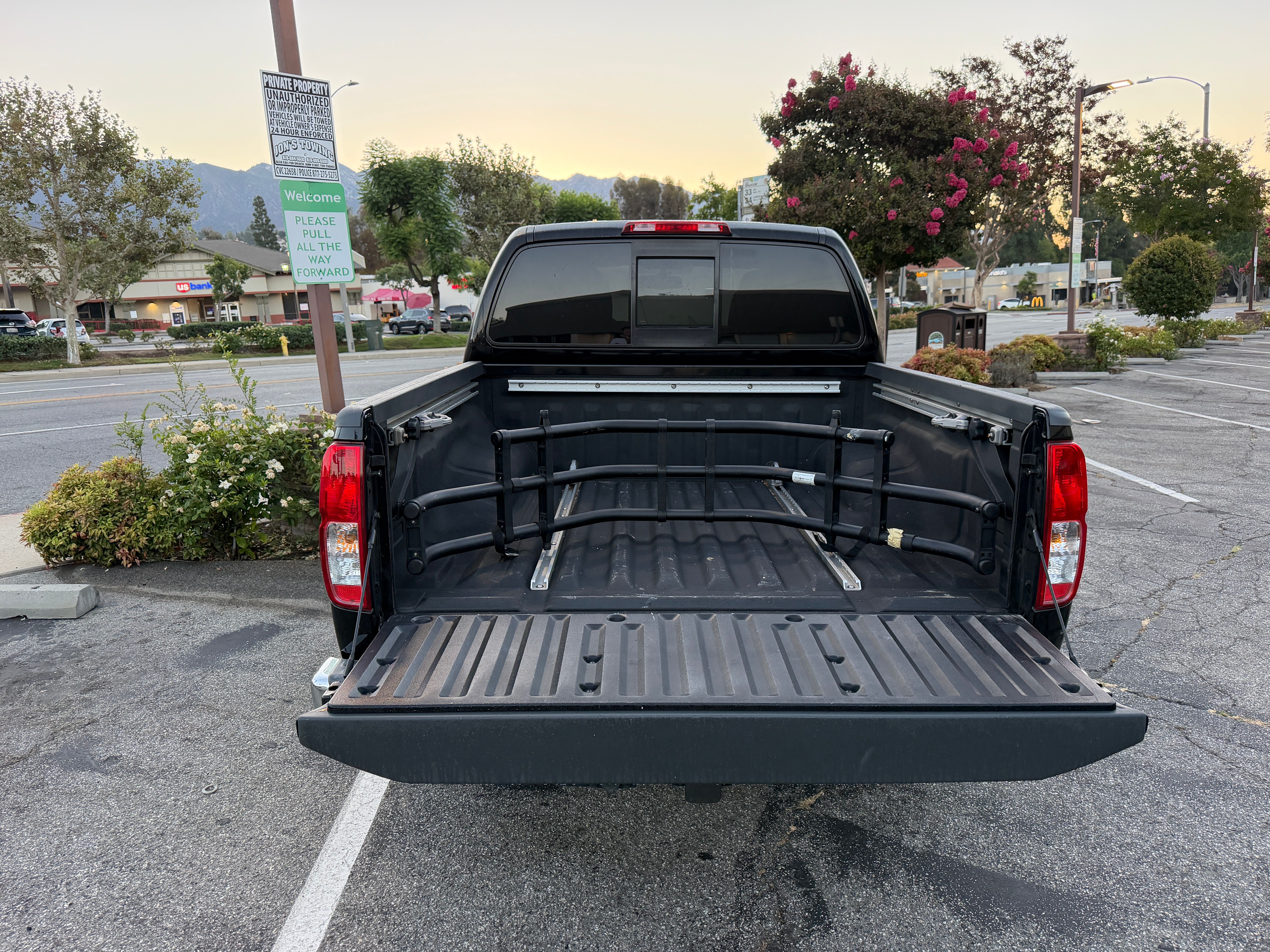 Used 2015 Nissan Frontier SV w/ SV Value Truck Package RWD image 10