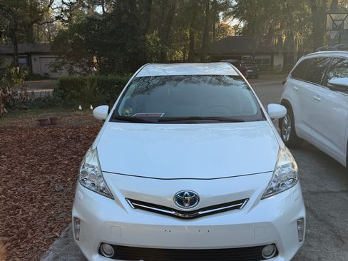 Used 2014 Toyota Prius V Five image 5